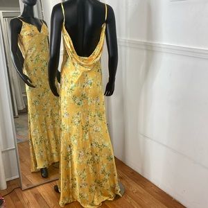 Yellow spaghetti strap floral Mac Duggal dress 💛